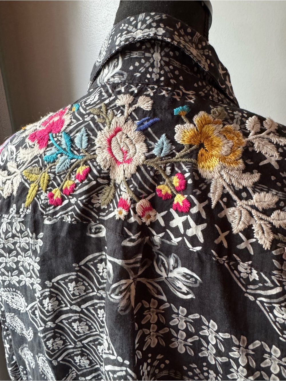 Johnny Was Senia Heavily Embroidered Oversized Button-Down Shirt xs Euc - Picture 8 of 11